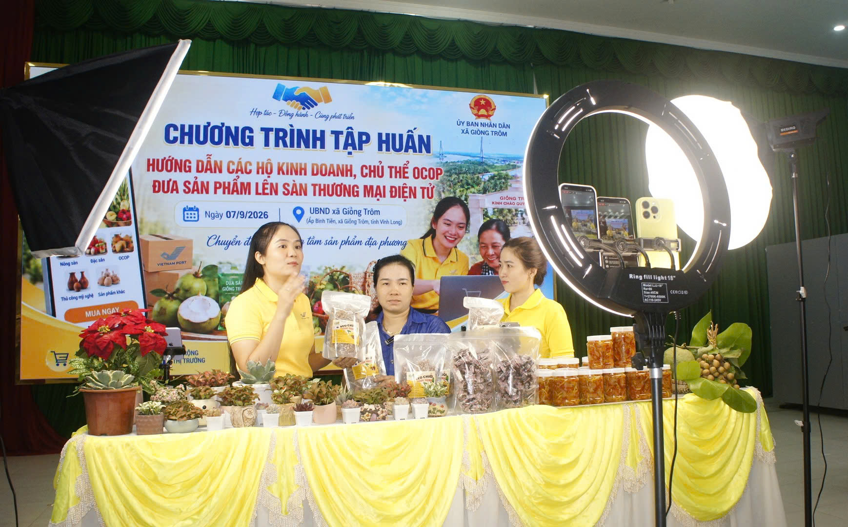 Giồng Trôm tập huấn đưa sản phẩm lên sàn thương mại điện tử