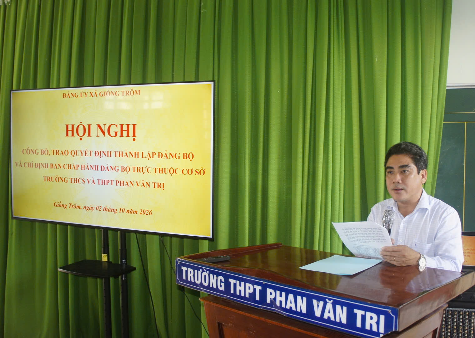 Công bố quyết định thành lập Đảng bộ Trường THCS và THPT Phan Văn Trị