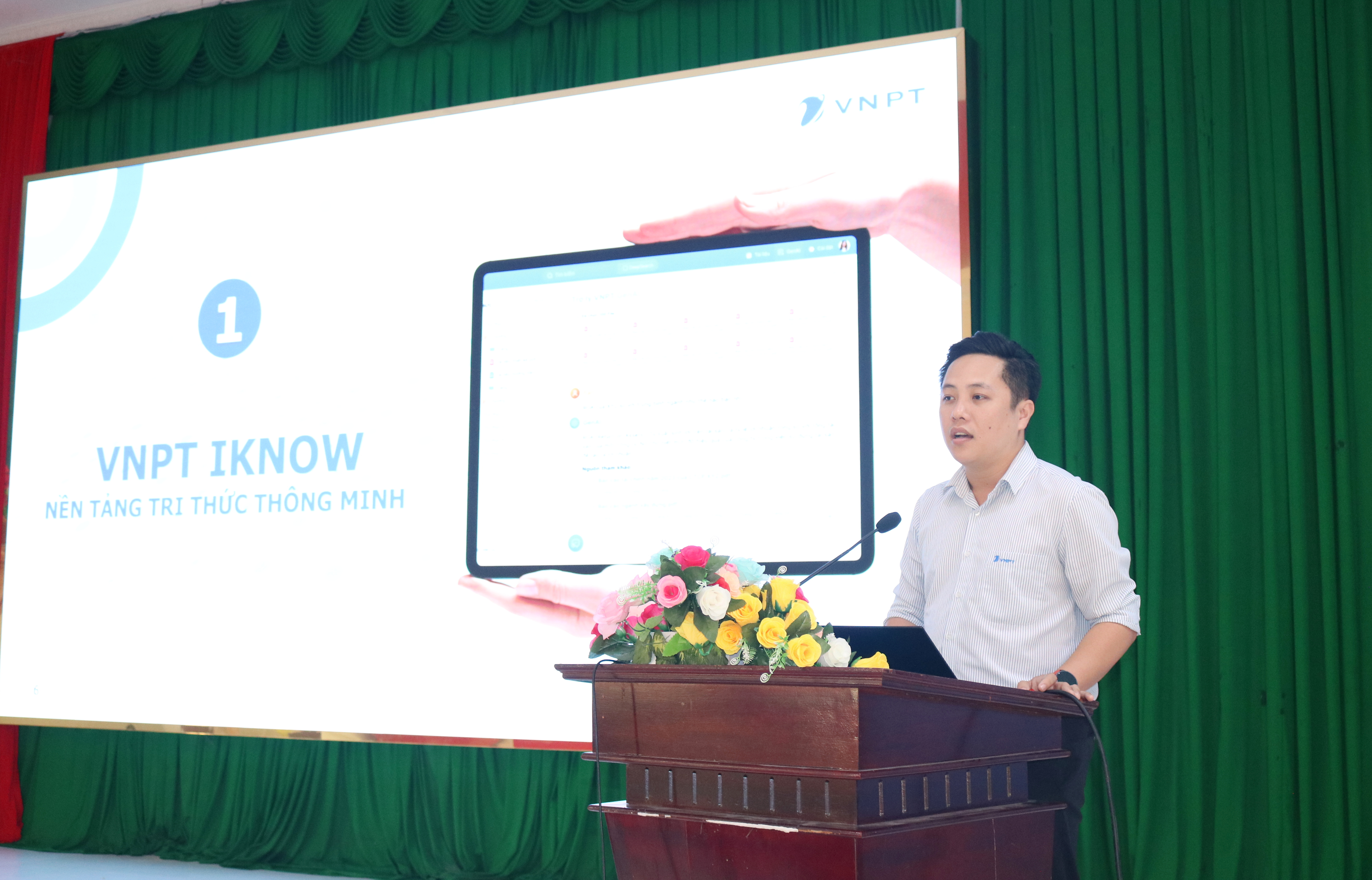 Giồng Trôm: Tổ chức Hội nghị giới thiệu giải pháp chuyển đổi số và hệ sinh thái giáo dục

