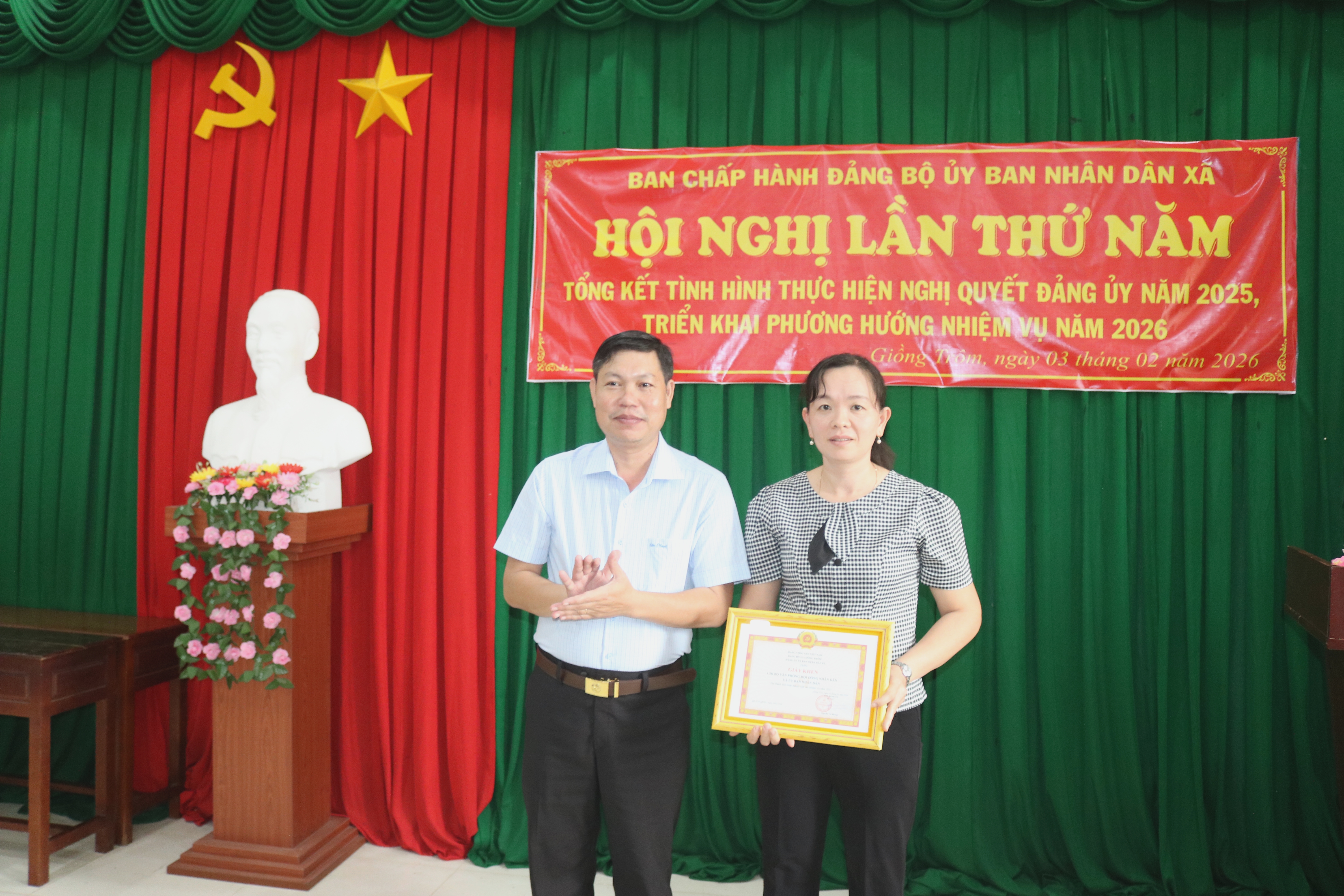 Đảng bộ Ủy ban nhân dân xã Giồng Trôm tổ chức Hội nghị lần thứ năm tổng kết tình hình thực hiện Nghị quyết Đảng ủy năm 2025, triển khai phương hướng, nhiệm vụ năm 2026

