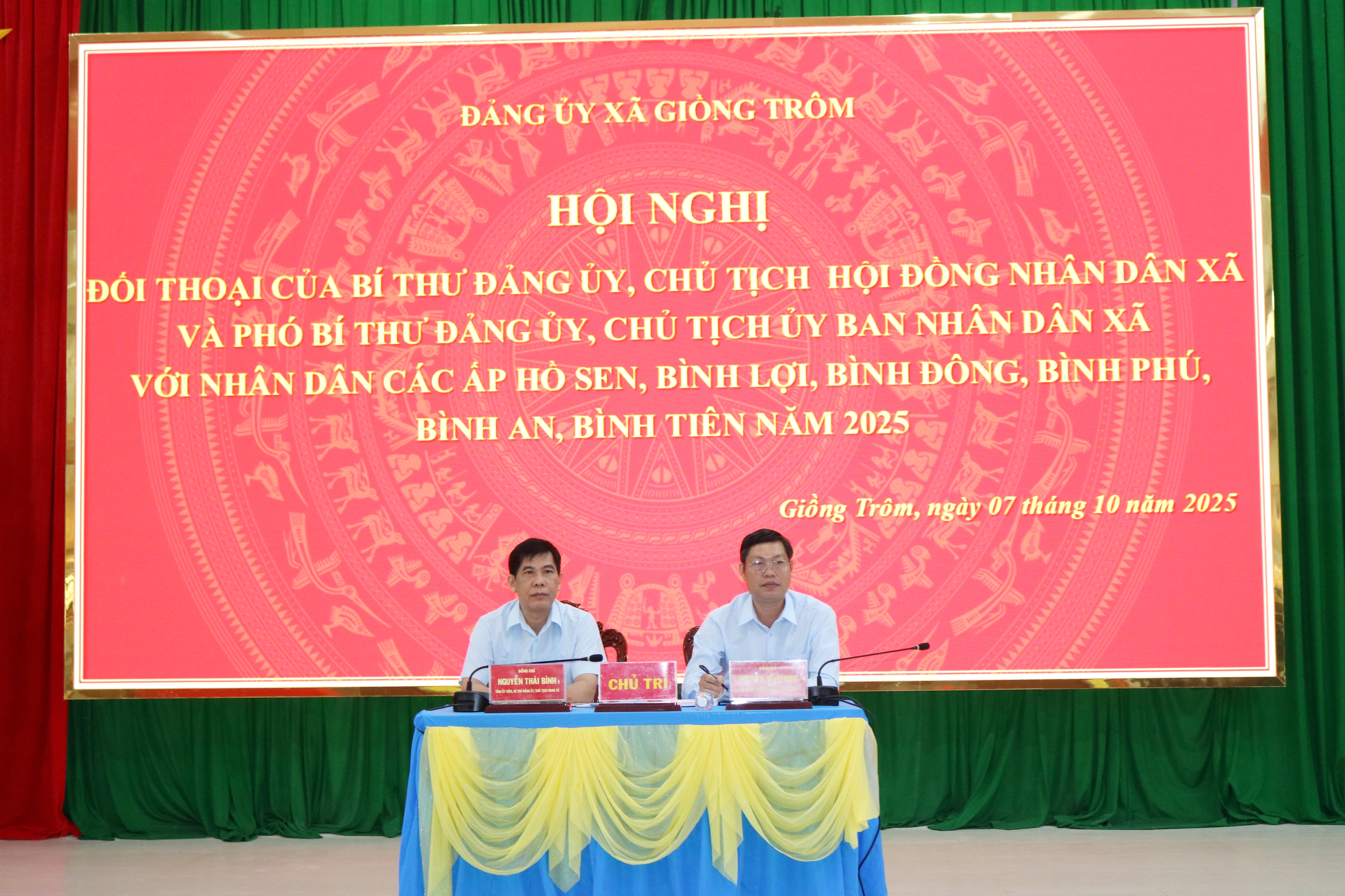 Lãnh đạo xã Giồng Trôm: Lắng nghe, giải quyết kiến nghị của Nhân dân tại Hội nghị tiếp xúc, đối thoại trực tiếp
