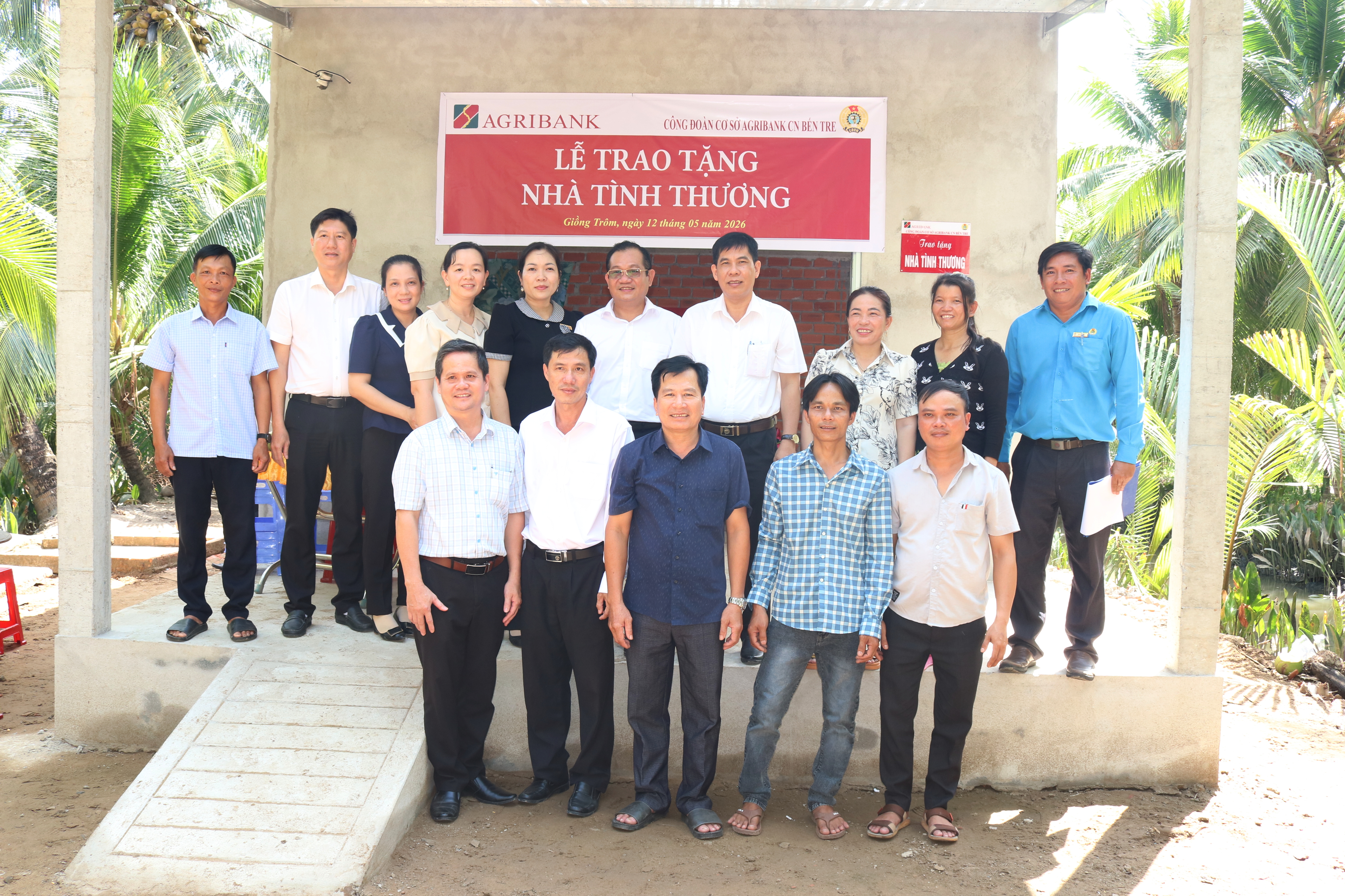 Giồng Trôm bàn giao nhà tình thương cho hộ cận nghèo tại ấp Bình Tiên 1