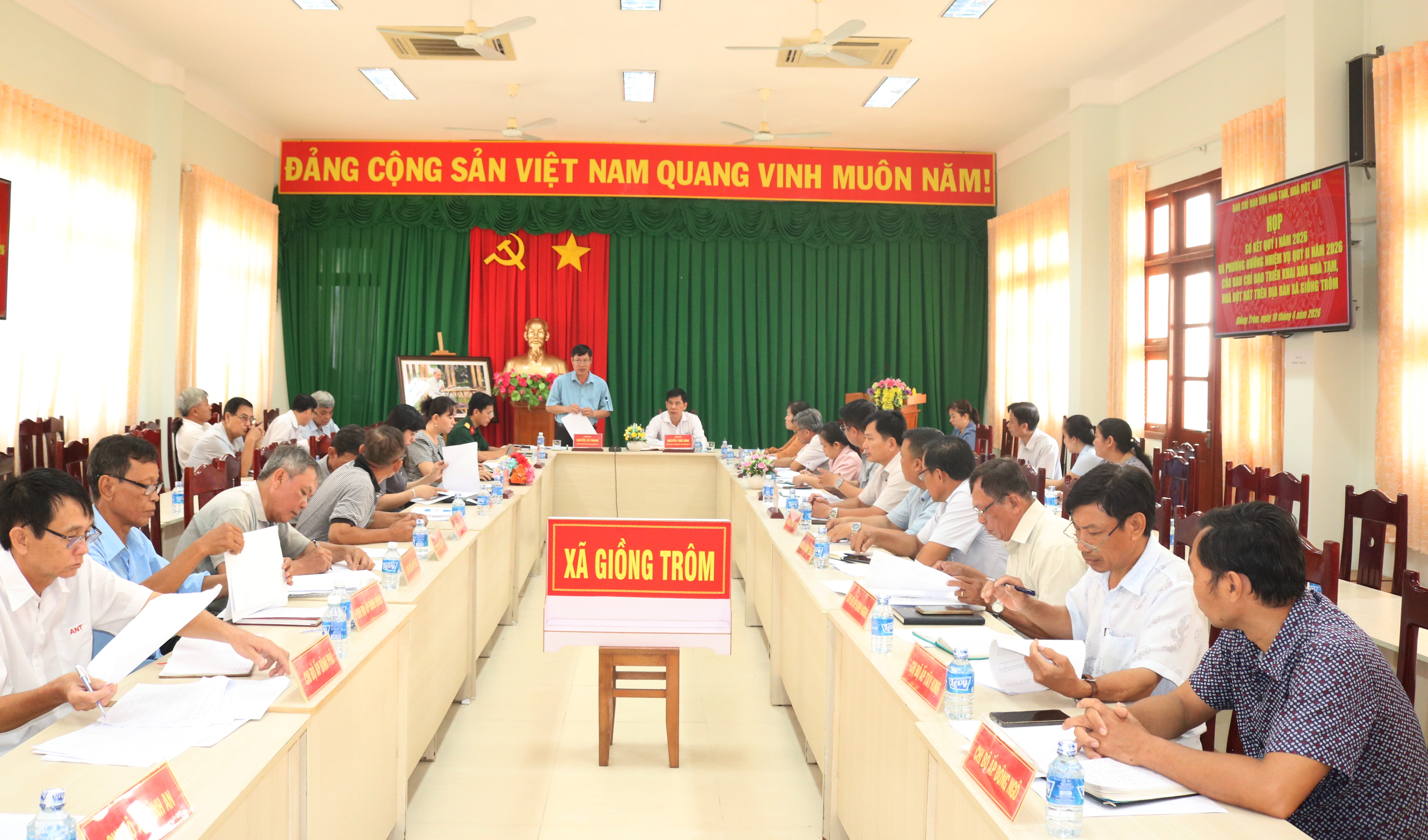 Giồng Trôm: Ban Chỉ đạo xóa nhà tạm, nhà dột nát xã họp triển khai nhiệm vụ quý II/2026
