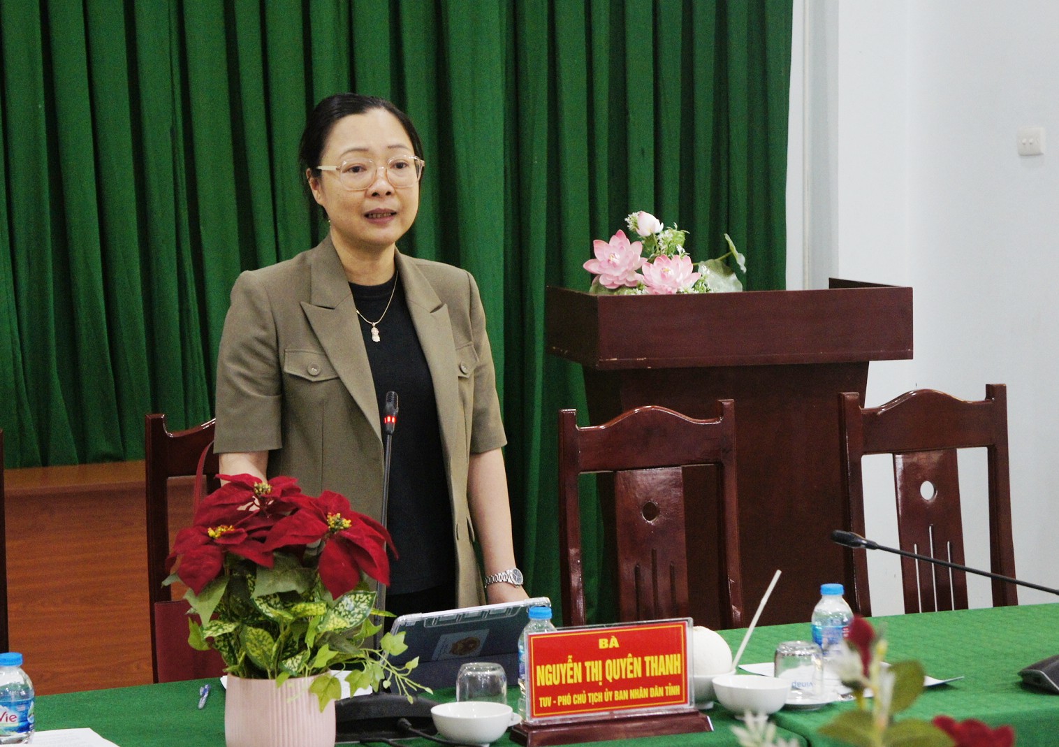 Phó Chủ tịch UBND tỉnh Vĩnh Long – Nguyễn Thị  Quyên Thanh làm việc với UBND xã Giồng Trôm
