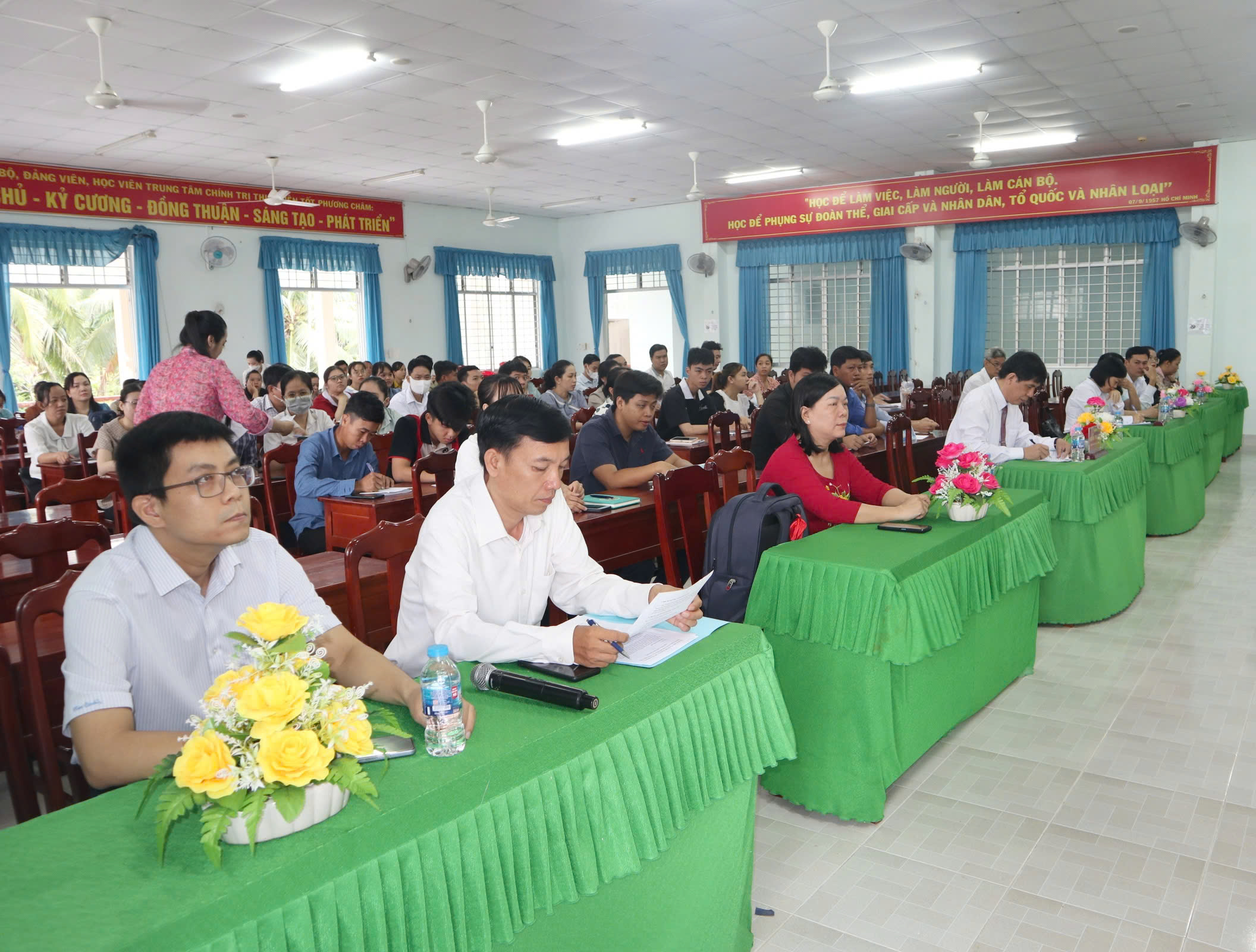 Khai giảng lớp bồi dưỡng lý luận chính trị cho đảng viên mới năm 2025
