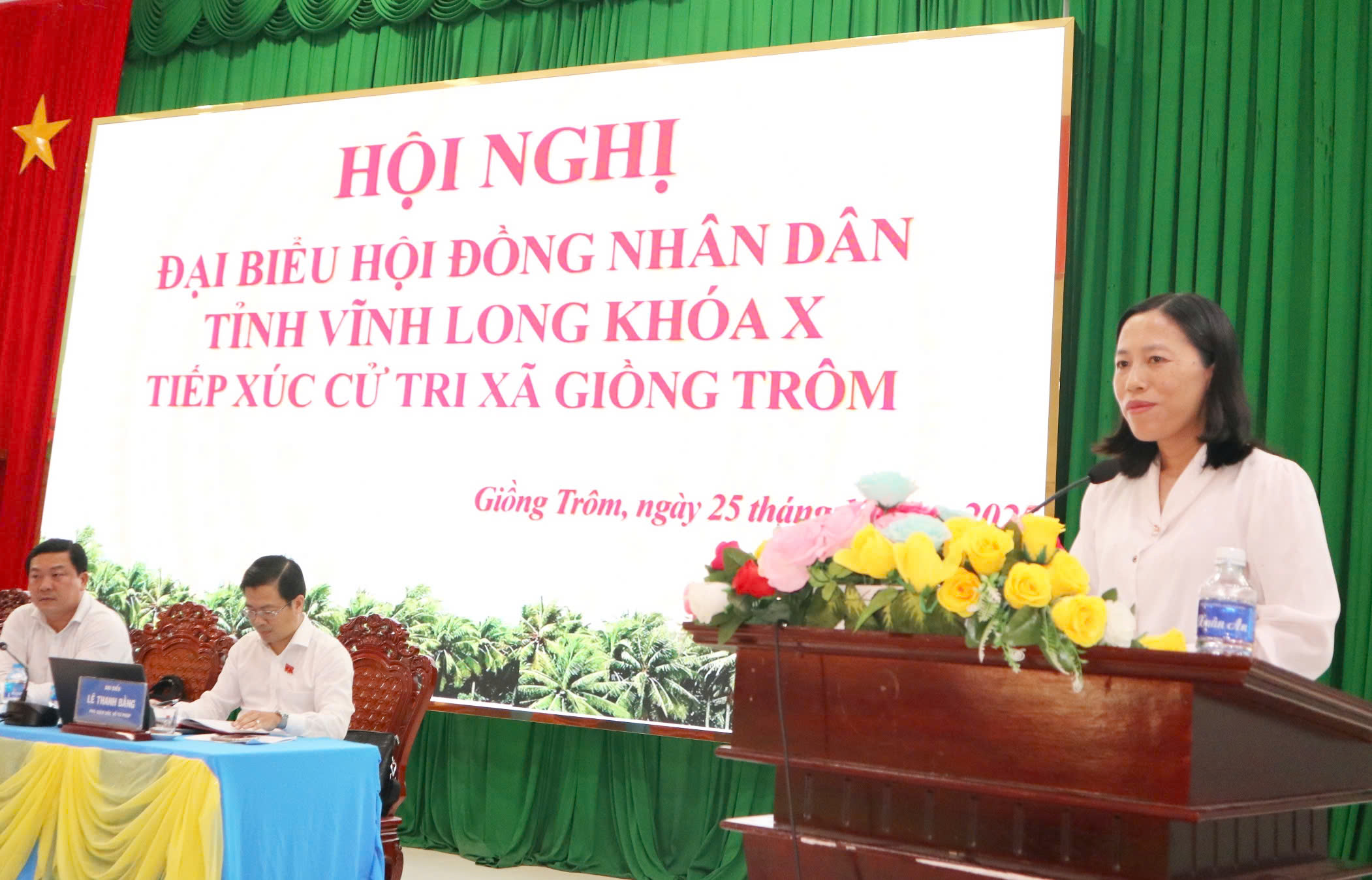 Đại biểu Hội đồng nhân dân tỉnh Vĩnh Long khoá X tiếp xúc cử tri xã Giồng Trôm
