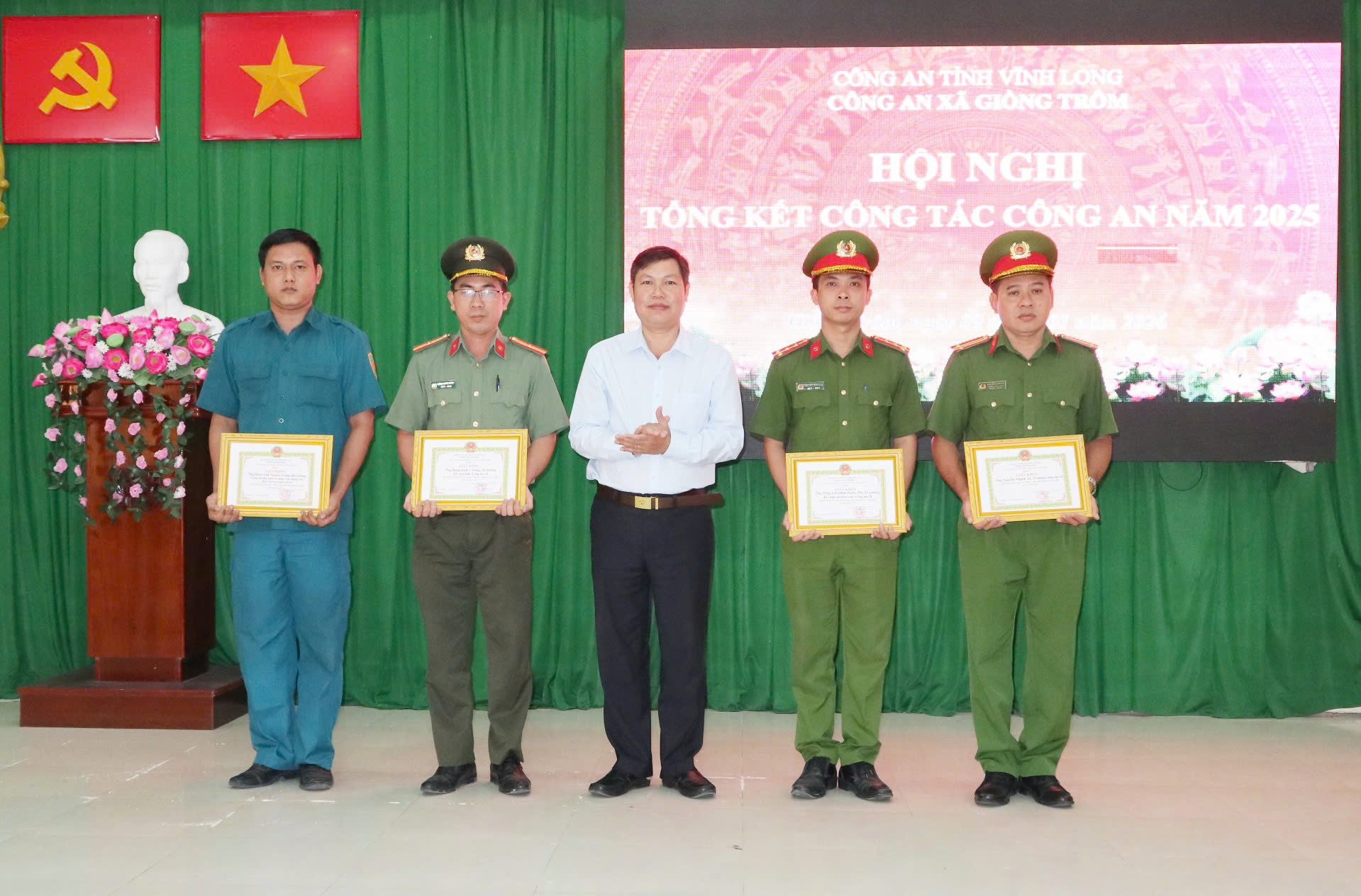 Hội nghị tổng kết công tác Công an xã Giồng Trôm năm 2025