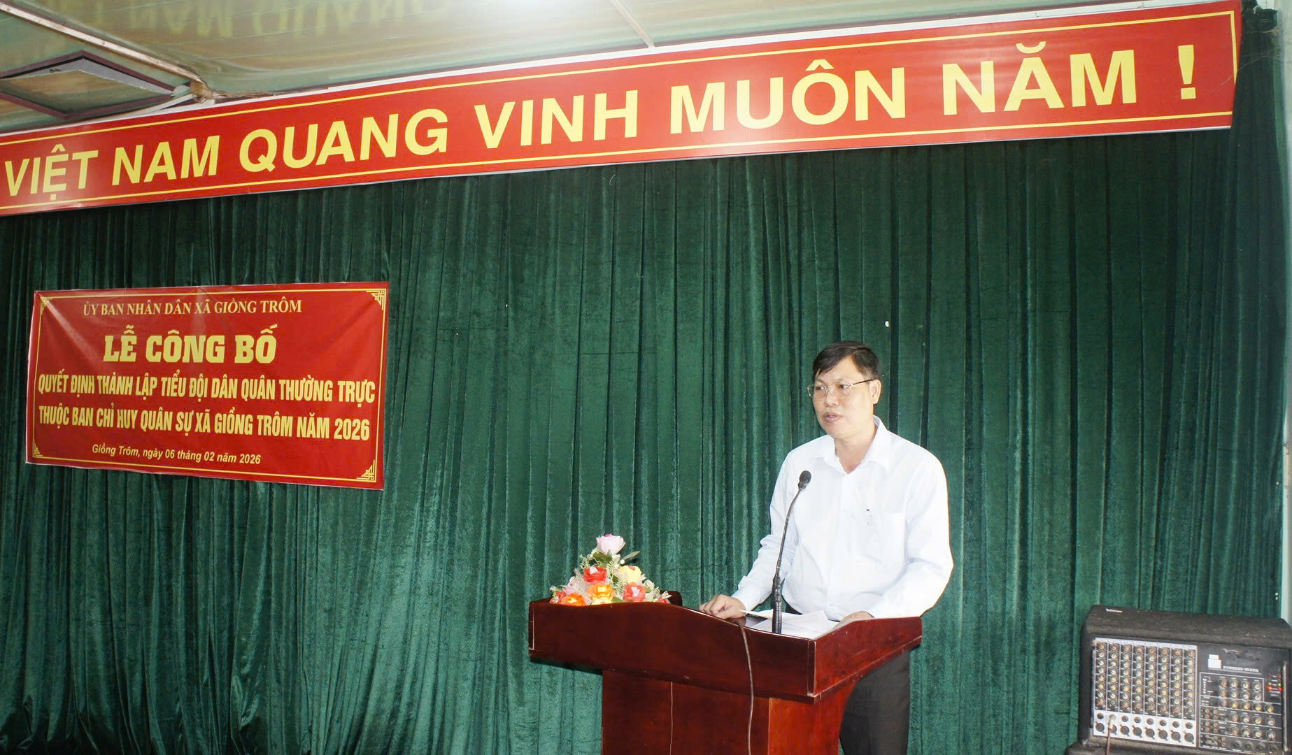 Xã Giồng Trôm công bố Quyết định thành lập Tiểu đội Dân quân thường trực