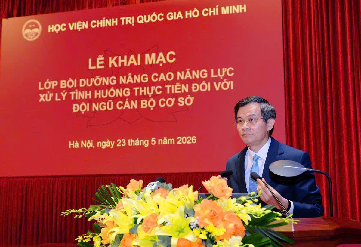 Xã Giồng Trôm tham dự trực tuyến lớp bồi dưỡng, nâng cao năng lực, xử lý tình huống thực tiễn đối với đội ngũ cán bộ cơ sở