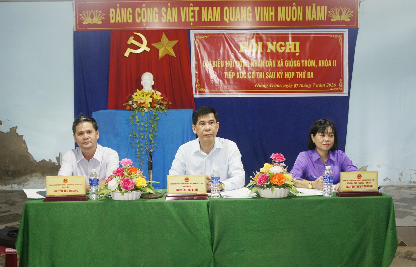 Đại biểu Hội đồng nhân dân xã Giồng Trôm tiếp xúc cử tri sau kỳ họp thứ Ba
